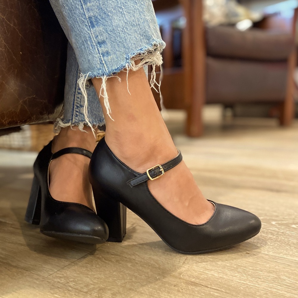 Black Vegan Leather Chunky Heel Round Toe Retro Mary Jane Pumps